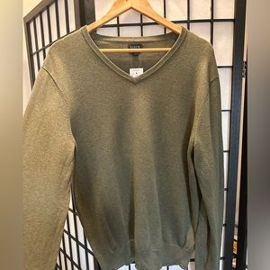 NWT J. crew army green v-neck men’s sweater size M.